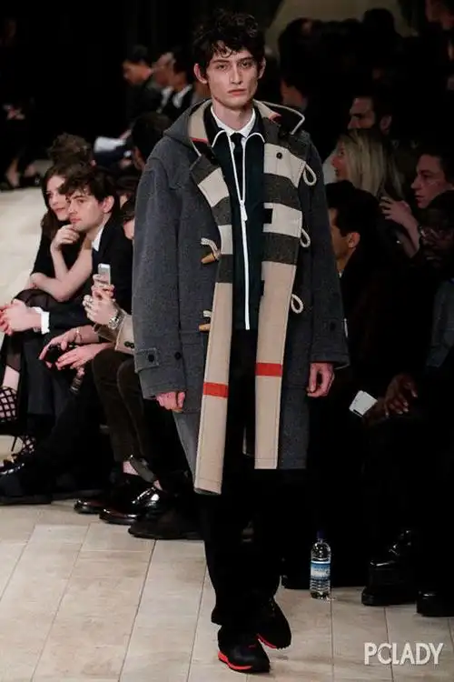 burberry玩大了 吴亦凡居然去走秀了!