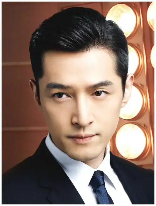 给男星换上双眼皮,邓伦颜值暴跌,看到李荣浩:值得拥有