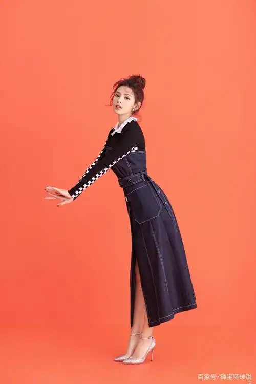 张予曦写真,混血范酷似杨颖,小蛮腰和大长腿凭实力抢镜