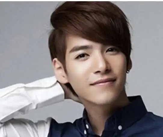 男士清爽偏分头发型图片