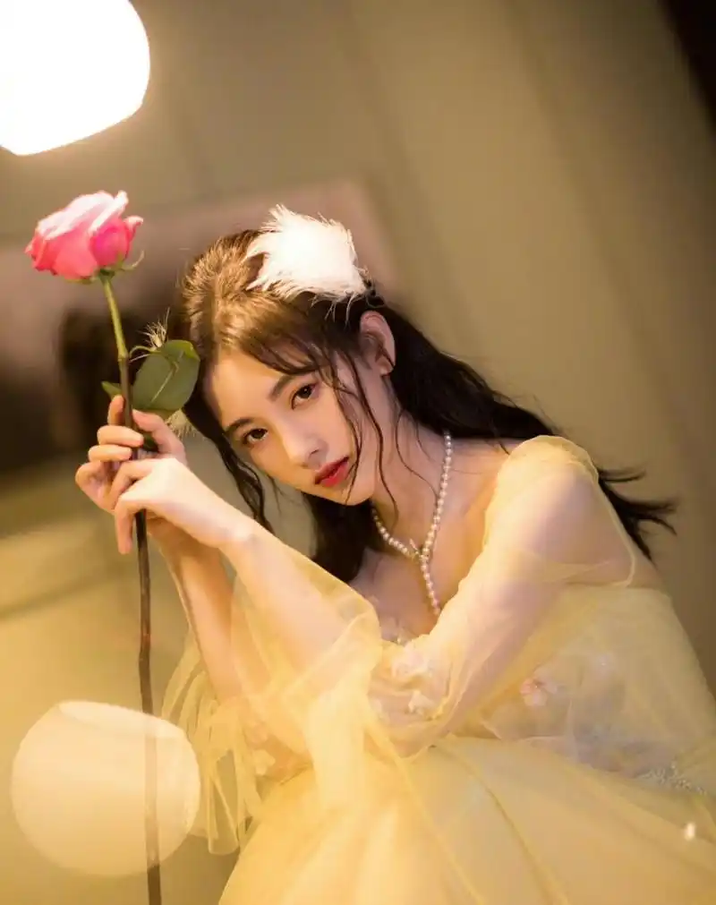 鞠婧祎的颜值,真的太适合仙气飘飘的裙子啦