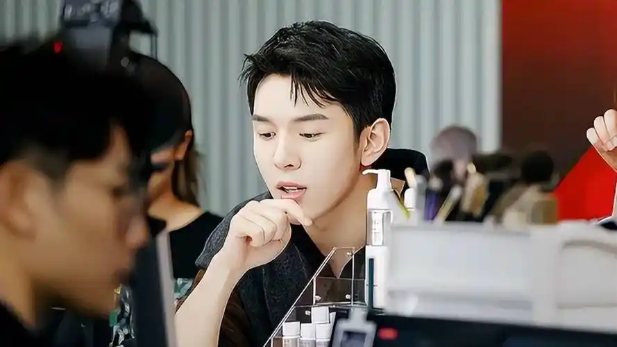 李佳琦遭多方围攻,双十一首日出95亿较去年少了一半-第1张图片-音乐