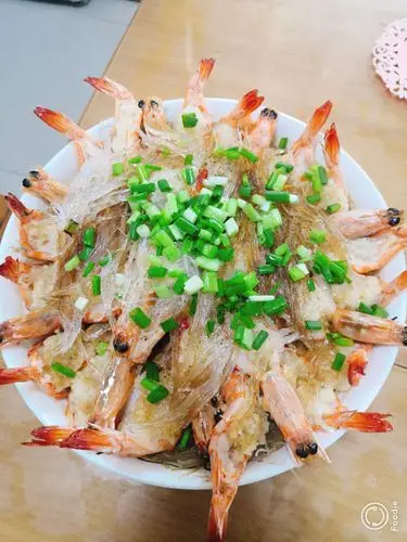 第一次弄,比较费时,从虾开背,剁蒜泥到烧好上桌用了,用了2个小时不到.