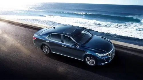 48万起,丰田最豪华大轿车出新款,买哪款更值?