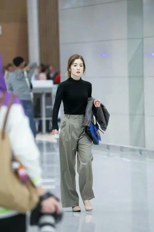 可裴珠泫穿出来的效果却很让人惊喜,明明身高只有157c