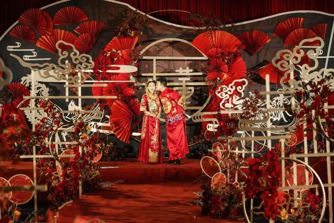 新中式婚礼的美艳古典气息浓烈简单而大气