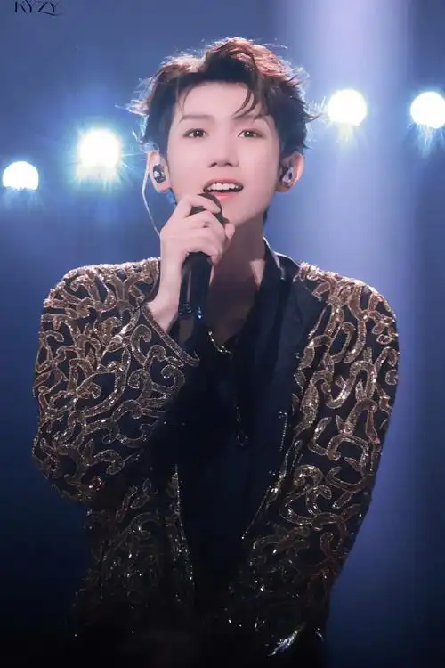 王源江苏卫视跨年