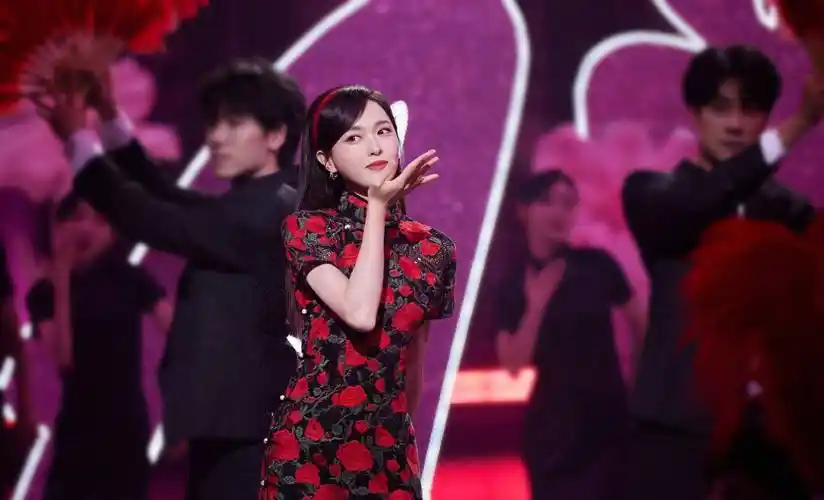 唐嫣穿上旗袍瞬间变成最美仙女!_魅力_气质_舞台