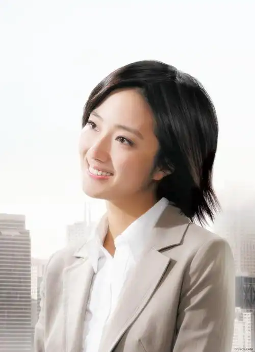 /p> p>2002年,还是学生的桂纶镁便出演了个人的首部电影作品《 a