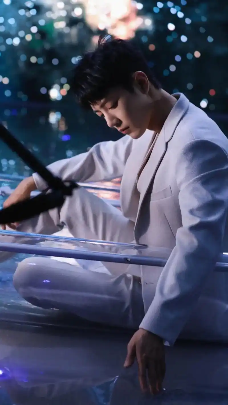 里面没穿!#肖战 #肖战壁纸  - 抖音