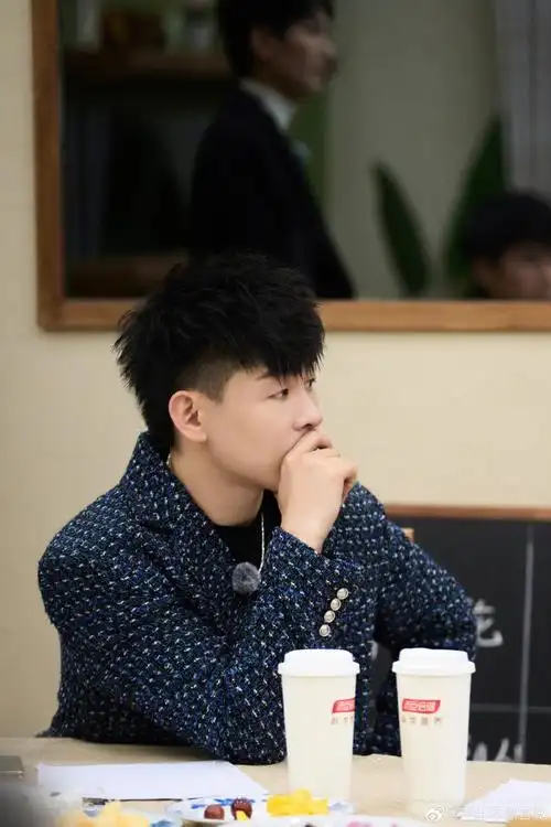 【#声生不息家年华#精彩剧照大放送】首演下半场剧照之@胡彦斌气乐