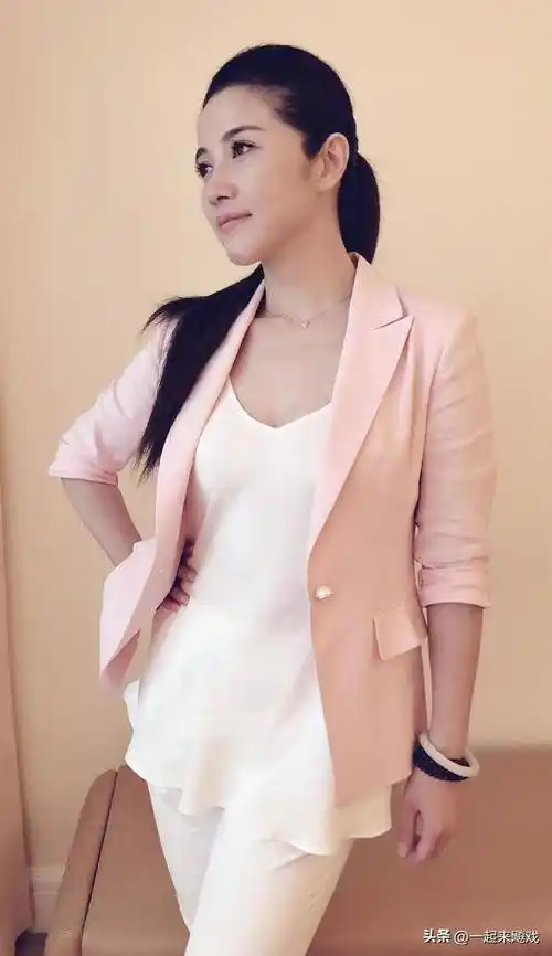 颜丙燕太性感,成熟女性的丰腴之美