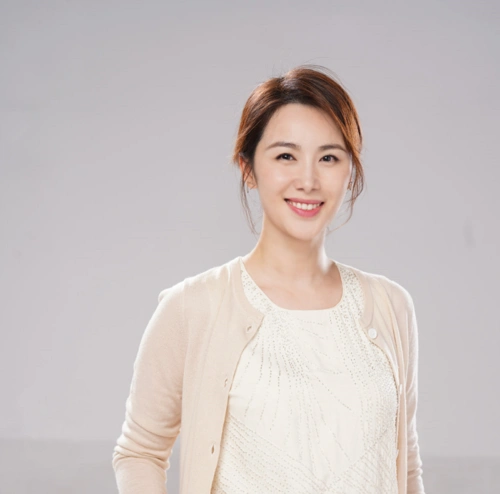 千年女配李呈媛,有微笑女王和广告女王美誉,嫁大15岁鄢颇很幸福_腾讯