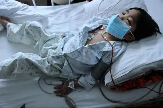 加重医生说是合并巨噬细胞活化症,随时危及生命在重症监护室住15天,因