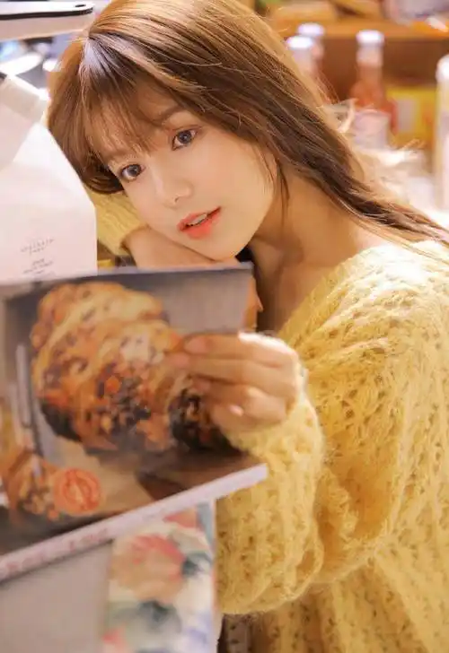 高颜值美女碎花裙甜美可爱,仙气唯美写真,笑容迷人十分养眼_图片_长相