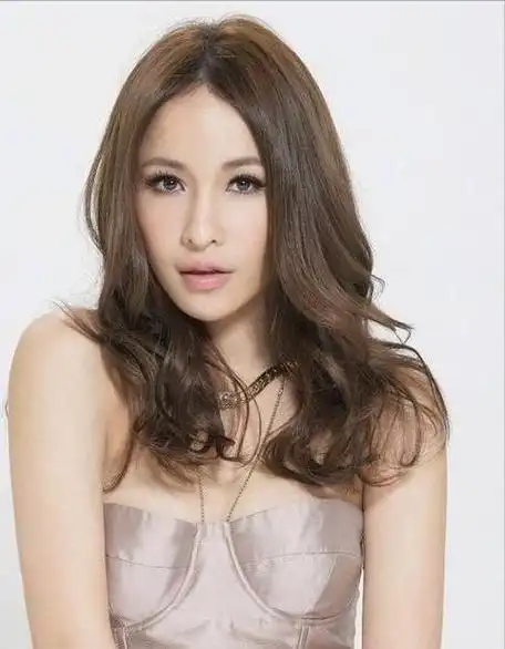 脱相到认不出纵欲过度后43岁萧亚轩被榨干精气又老又虚