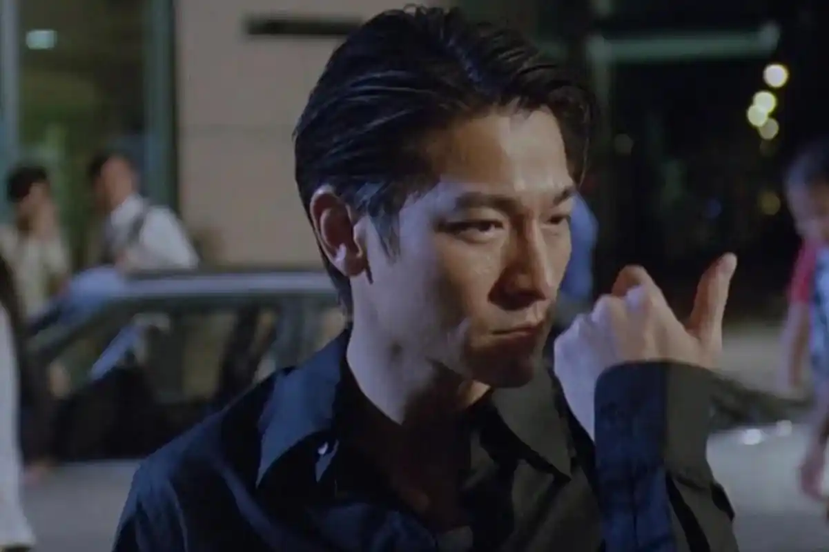 阿豹飞龙哥是电影《龙在边缘》里的角色,其中飞龙哥由刘德华饰演,阿豹