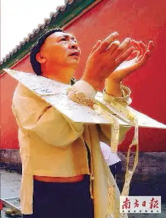 一副纸枷锁引发口水战 《梅兰芳》编剧被告剽窃