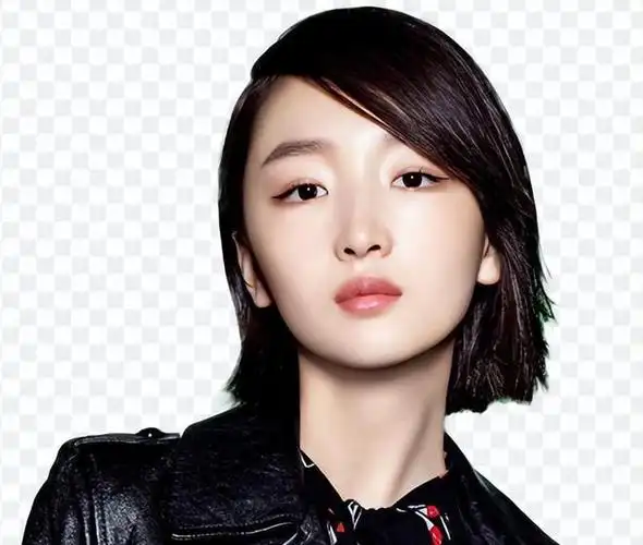 周冬雨晒素颜游玩照活泼可爱路边跳舞空灵感十足