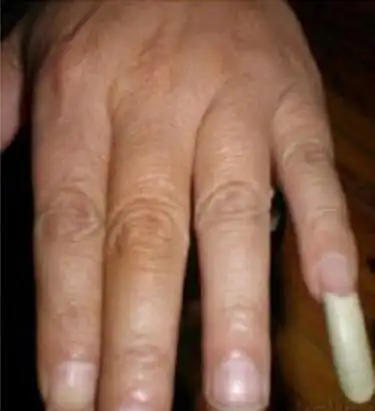 一个男人留一个那么长的指甲真是太恶心了接受无能