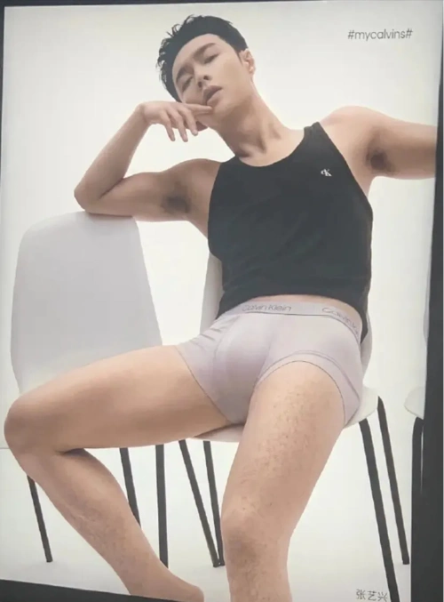 张艺兴代言的ck广告图被路人吐槽辣眼睛