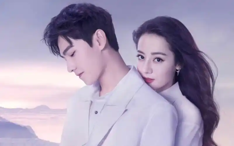 杨洋迪丽热巴 七夕同游迪士尼 自截自修图 他俩真的好甜757575