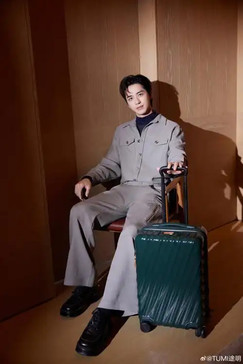 tumi「臻之美·行之途」限时快闪店已拉开帷幕演员@许魏洲zz惊喜登场