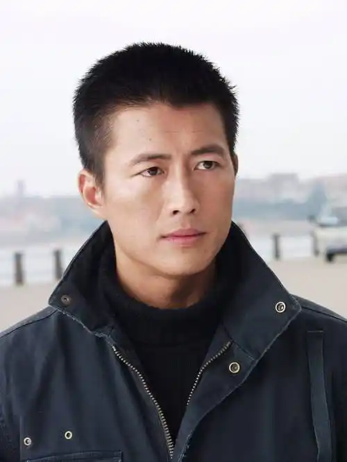 高曙光电视剧《新闻小姐》精彩剧照02现在他对角色的理解越来越深,对