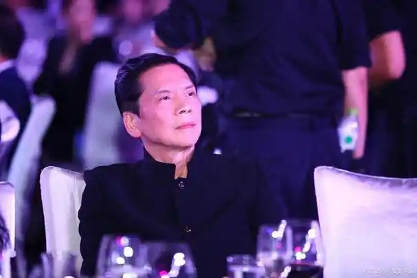 向华强送珠宝给郭碧婷两个孙子引关注