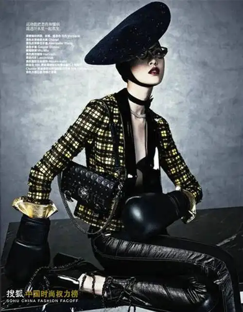 游天翼演绎时尚芭莎八月刊时装大片