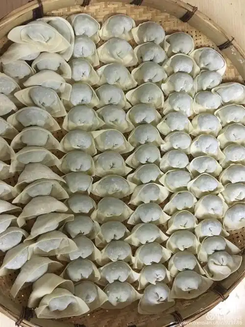 葫芦丝班包馄饨活动