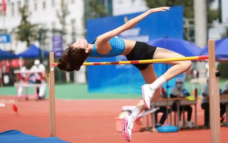市运会田径项目决出98金,女子跳高谢雨卓逆袭夺冠|跳高|田径项目_新浪