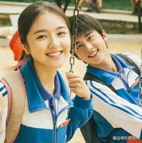 李兰迪和张新成在泰国旅游的正面照曝光后,大家都在等着他俩公开,或者