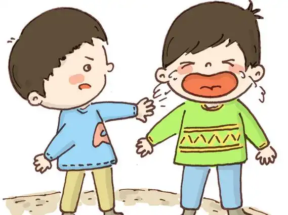 6岁姐姐写作业被弟弟打头