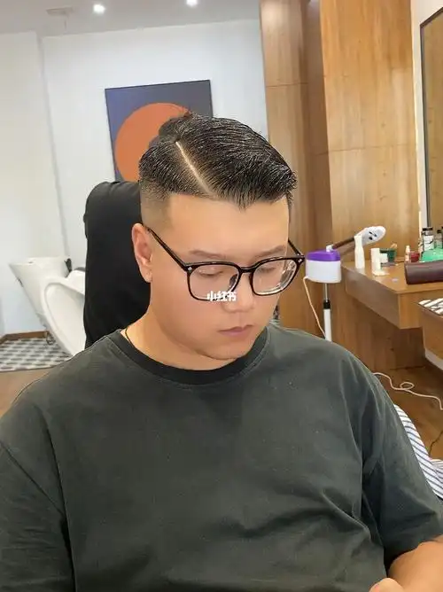 油头是一款永远经典的发型.