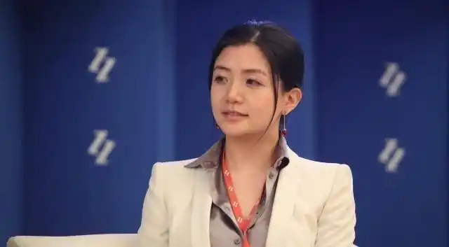 她是中国最美女富豪,追随马云9年至今未嫁,择偶标准却与众不同_李颖