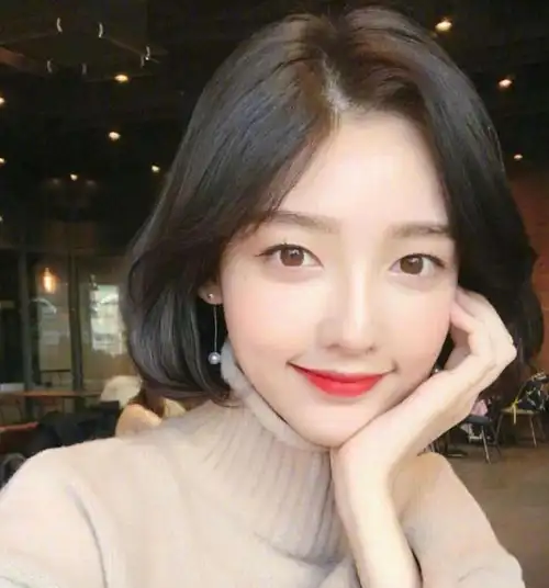 哪些短发发型特别显气质?