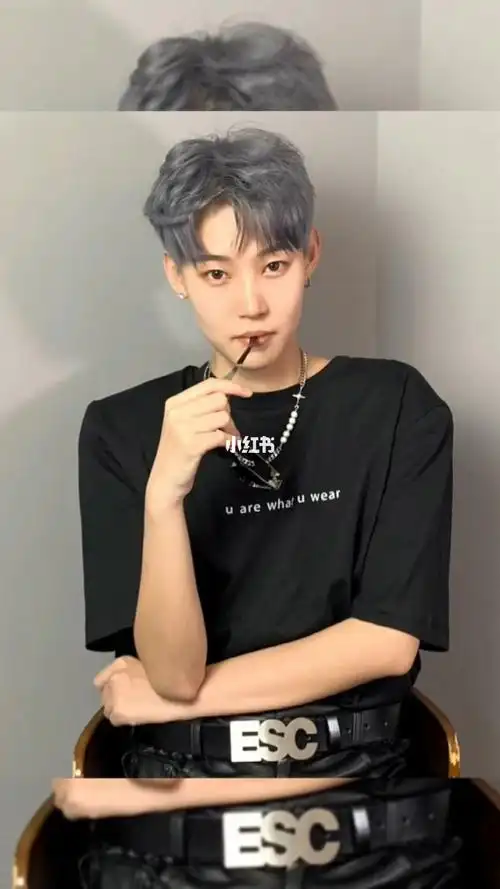 这种颜色洗几次会更好看,但是飘过男士染色发型颜色蓝灰色头发男士蓝