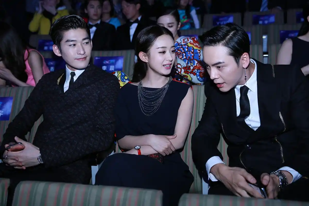 赵丽颖和她的两个老搭档,竟然同框过,张翰和陈伟霆,好像都和赵丽颖