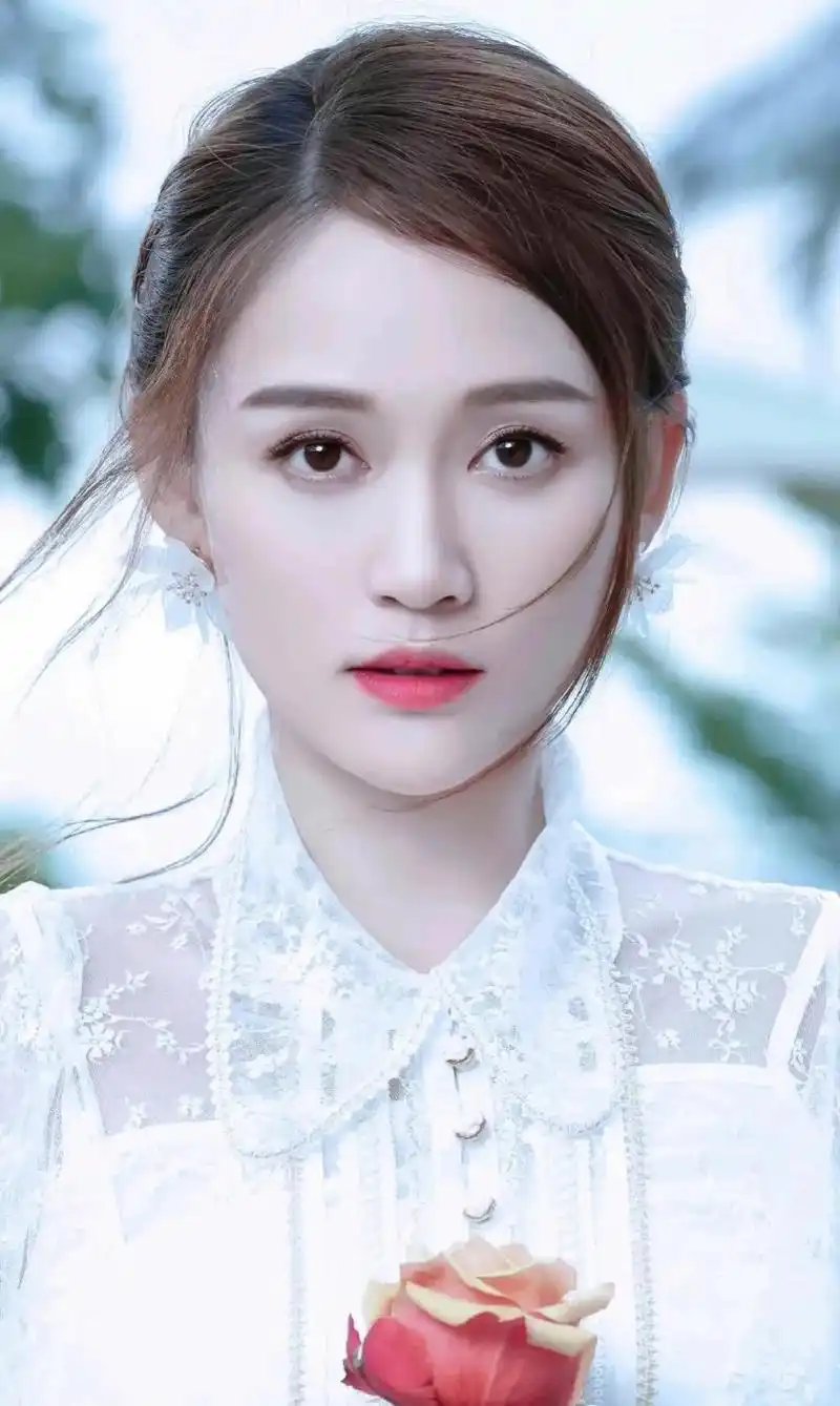 女神陈乔恩貌美如花,风姿绰约