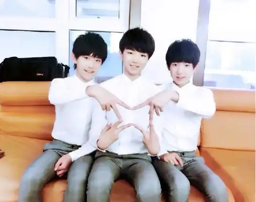 回顾易烊千玺妈妈是打工妹为培养儿子辞掉工作赌赢了一生