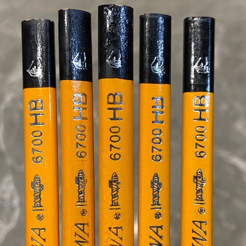中华牌大粗三角散装处理6700hb铅笔练字外观都微带瑕疵介意的慎拍