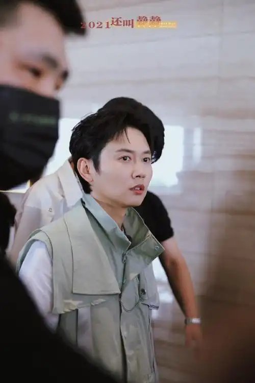 德云团综全员好敢立flag##孟鹤堂说得不到夸奖就直播吃鲱鱼罐头