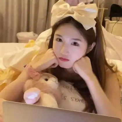 女生头像真人好看同一个人