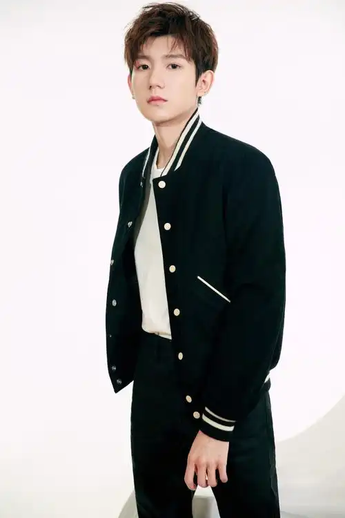 2020tfboys王源 《我和我的家乡》路演_高清图片大全-爱豆app