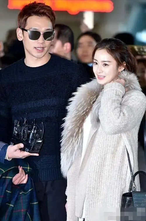 人民网1月22日讯 1月22日下午,韩星rain(原名:郑智薰)和金泰熙牵手