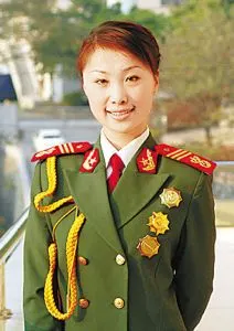 军营特写:为战士歌唱的女兵(附图)