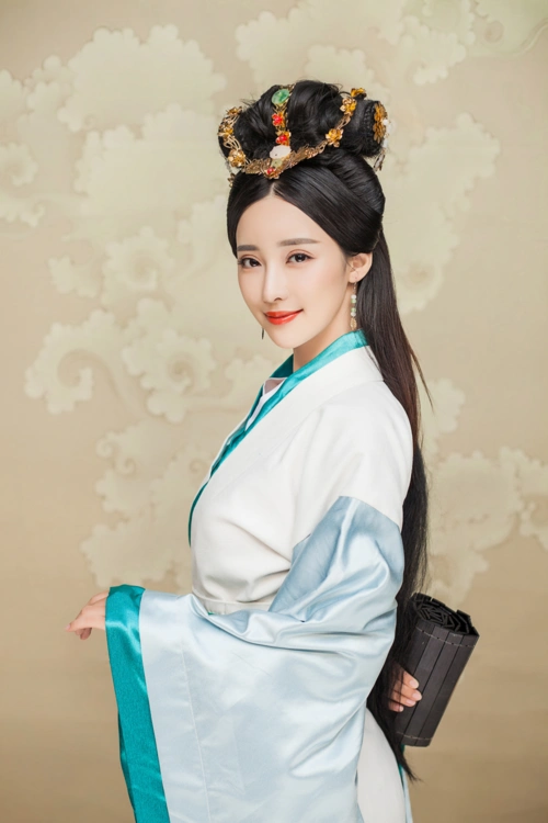 组图:"紫株"刘凡菲古装写真 诠释温婉魅力