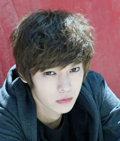 男生微卷纹理烫齐刘海