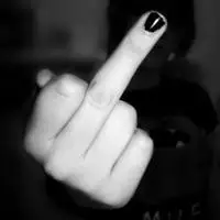 竖中指超拽的女生霸气头像 看不见脸的各种鄙视手势